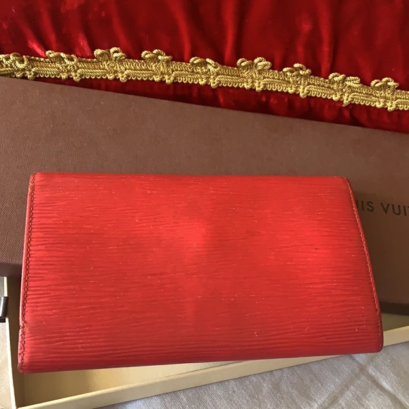 Authentic Louis Vuitton red epi wallet - Picture 3 of 16